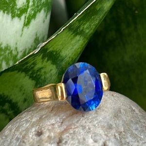 Vintage Gold Ring with Blue Gemstone